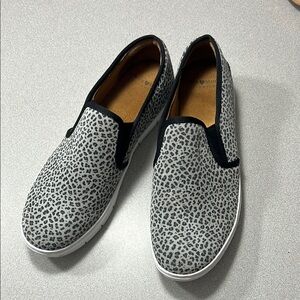 Nurse mates women’s slip on